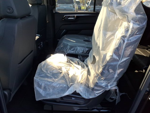 New 2027 Chevrolet Suburban LT w/ Comfort Package AWD/4WD image 9