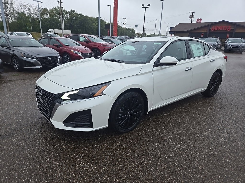 New 2025 Nissan Altima 2.5 SV image 3