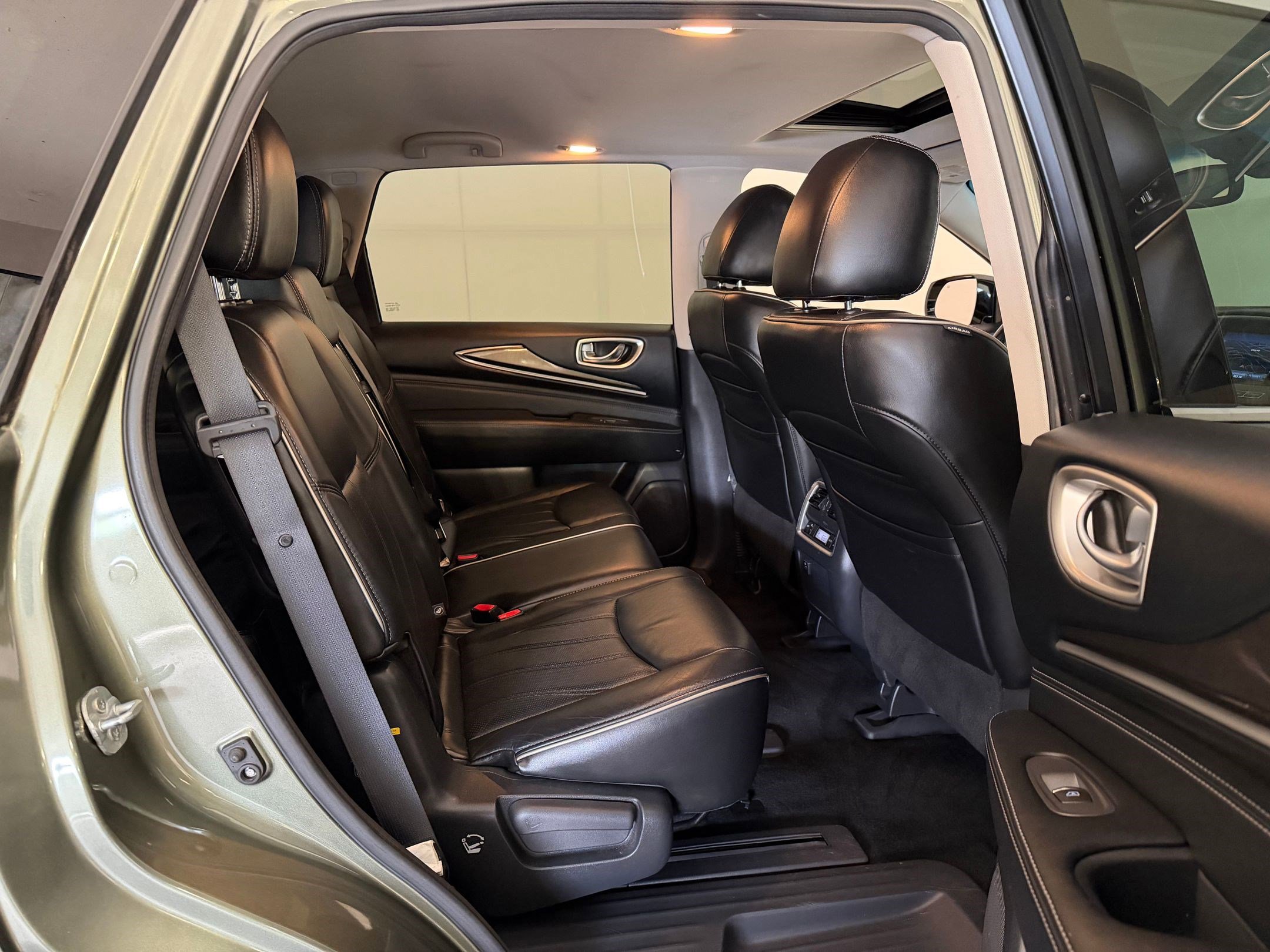 Used 2016 INFINITI QX60 Luxe w/ Premium Plus Package AWD/4WD image 33