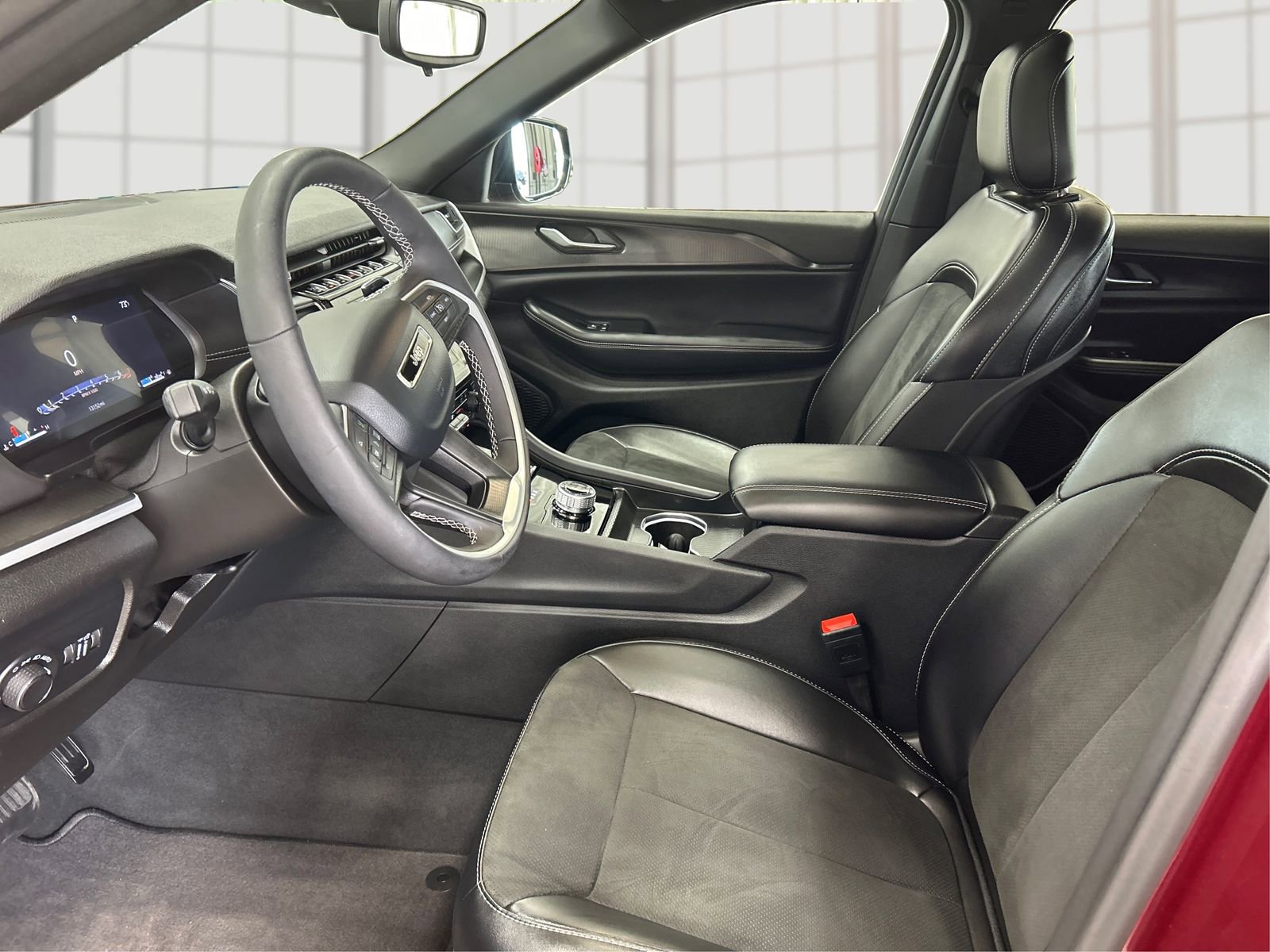 Used 2024 Jeep Grand Cherokee L Altitude image 9