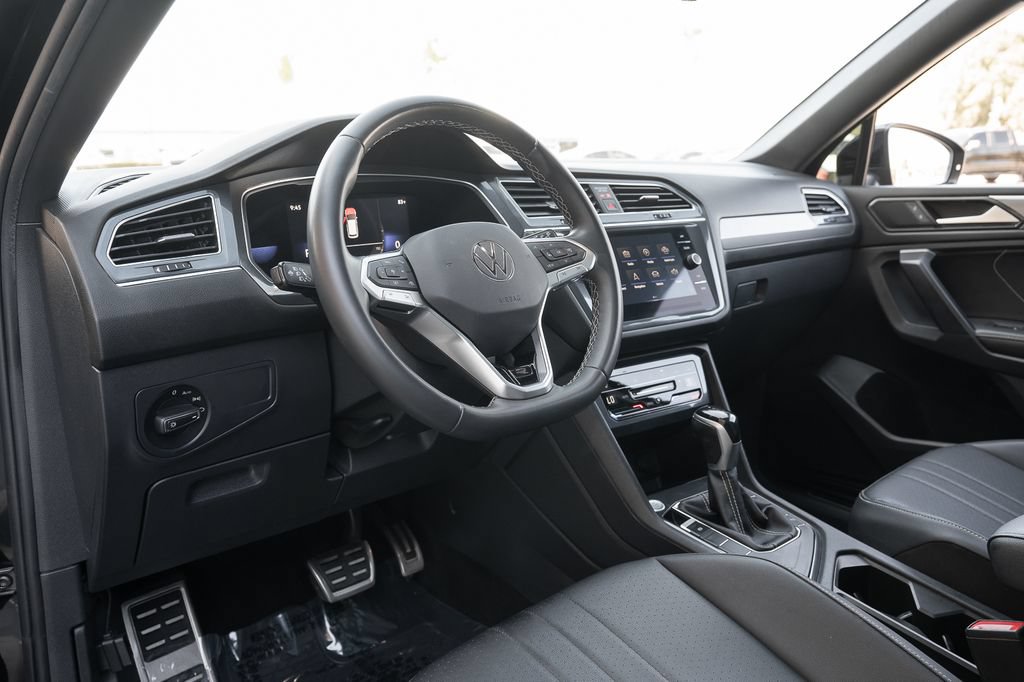 Used 2023 Volkswagen Tiguan SE R-Line FWD image 19