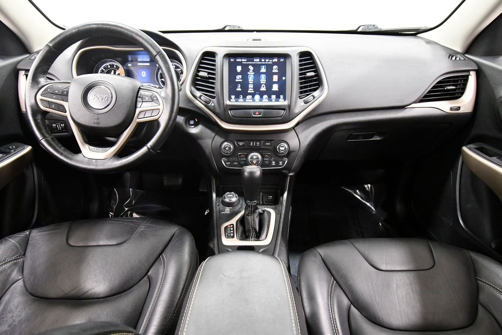 Used 2017 Jeep Cherokee Limited image 3