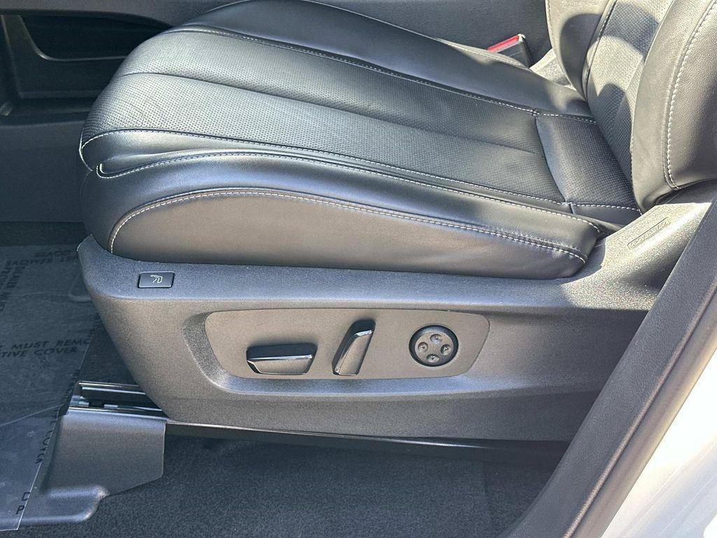 Used 2025 INFINITI QX60 Sensory w/ Vision Package AWD/4WD image 29