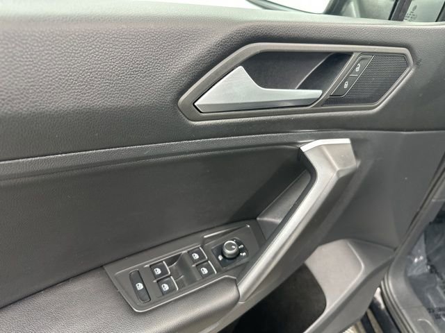 Used 2021 Volkswagen Tiguan SE image 10