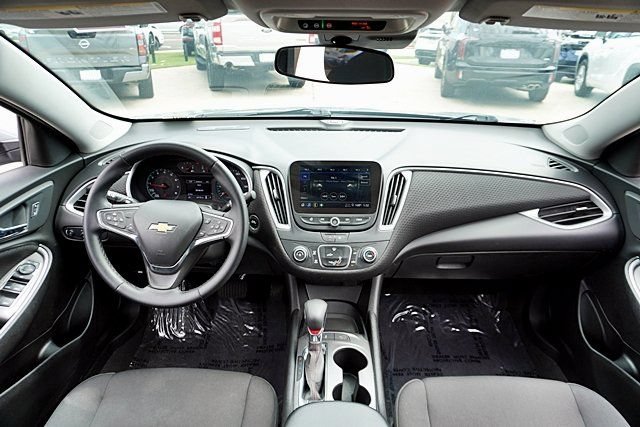 Used 2025 Chevrolet Malibu RS FWD image 27