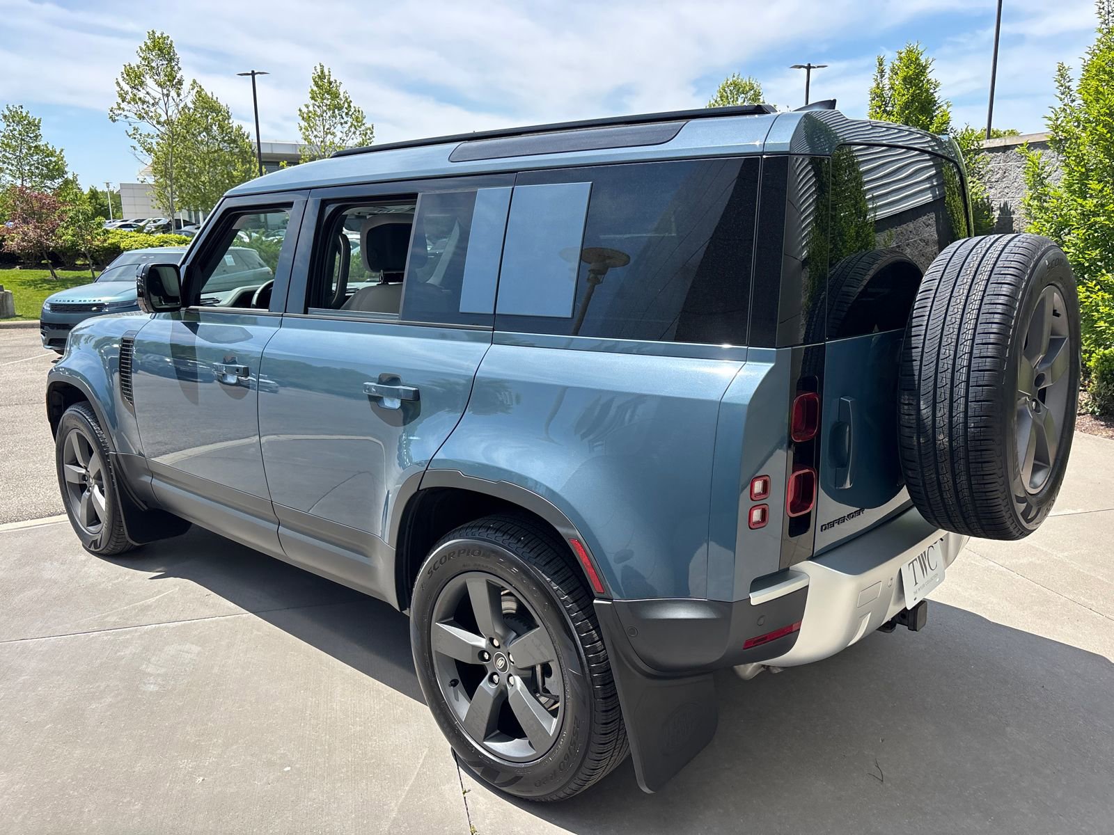 Used 2025 Land Rover Defender 110 S AWD/4WD image 7