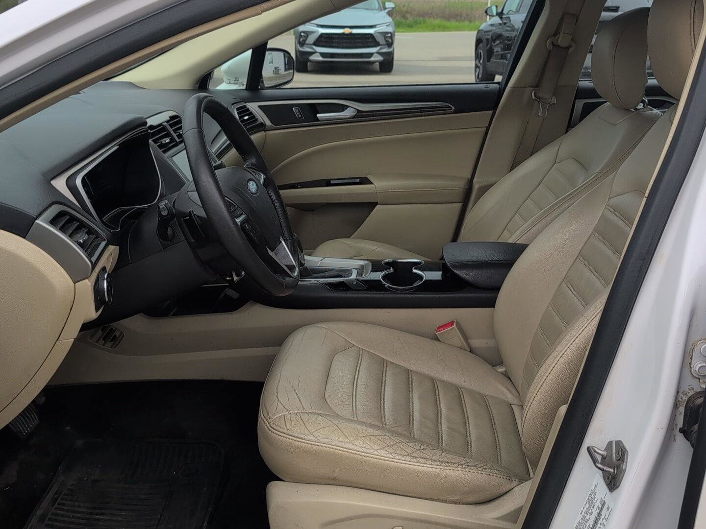 Used 2014 Ford Fusion SE w/ Equipment Group 202A FWD image 17