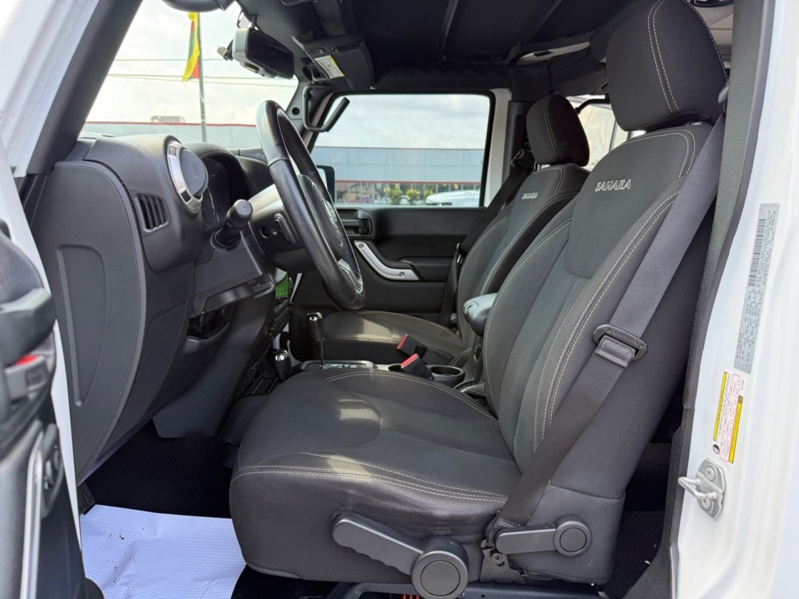 Used 2018 Jeep Wrangler Unlimited Sahara AWD/4WD image 26
