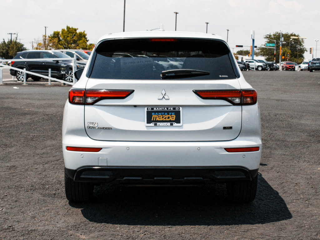 Used 2024 Mitsubishi Outlander SE Black Edition AWD/4WD image 6