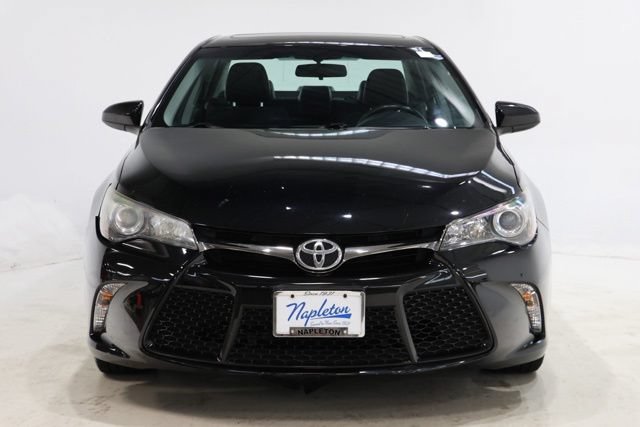 Used 2016 Toyota Camry SE w/ Moonroof Package FWD image 2