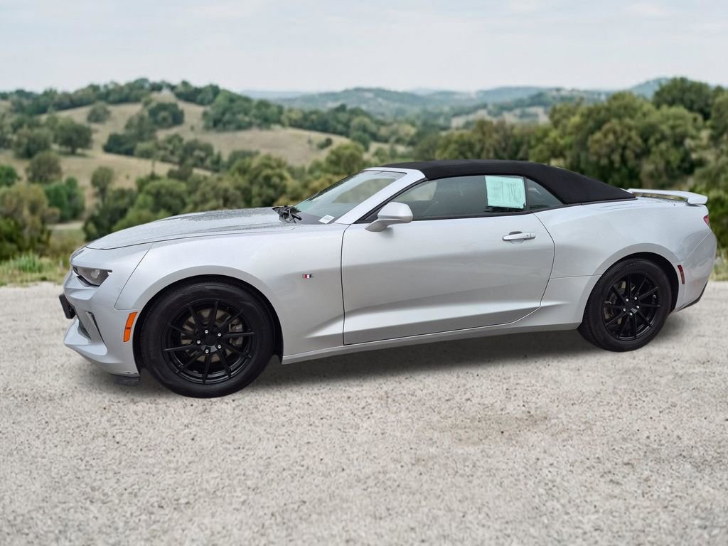 Used 2018 Chevrolet Camaro LT RWD image 4