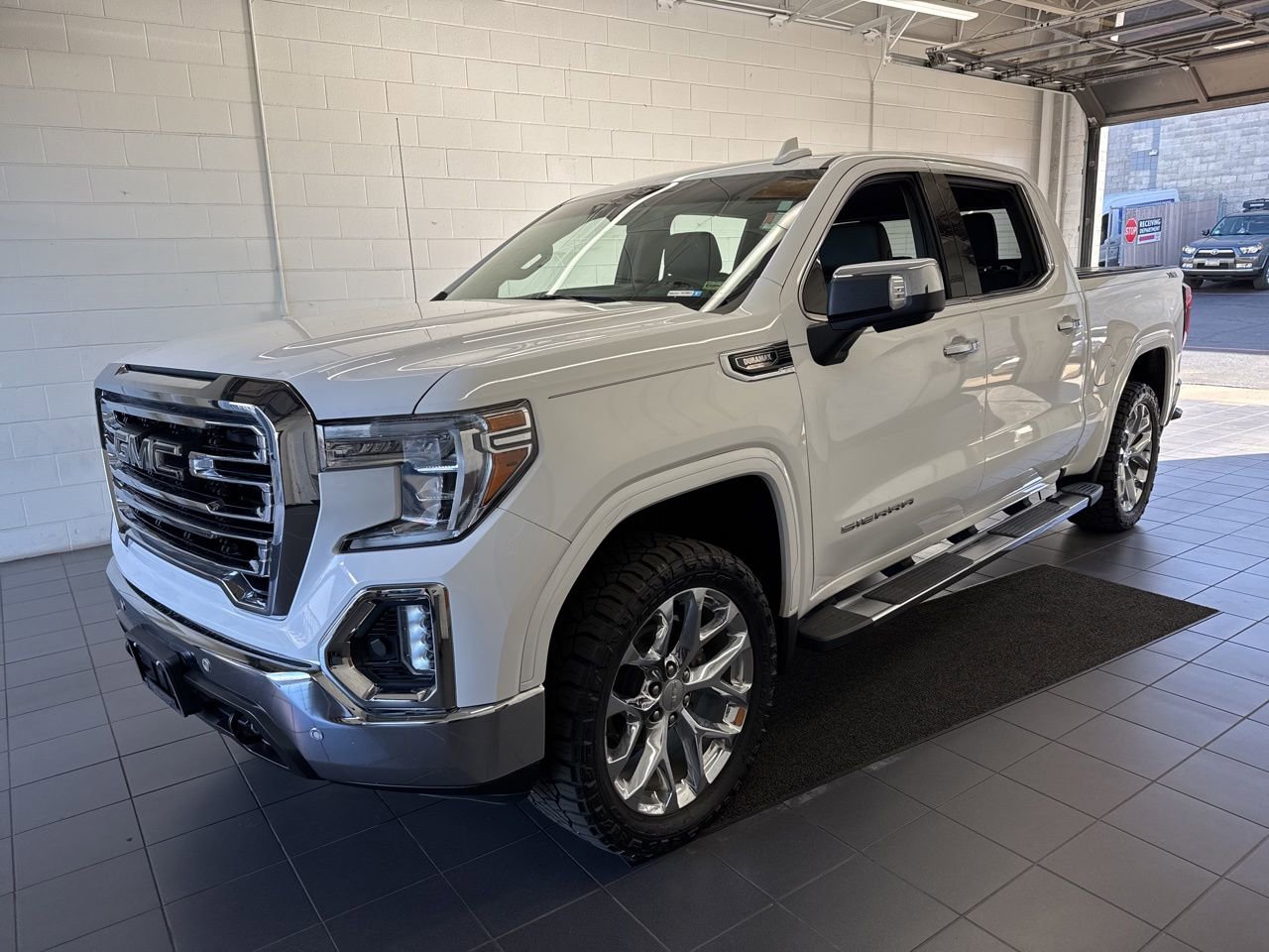 Used 2020 GMC Sierra 1500 SLT w/ SLT Premium Plus Package image 4