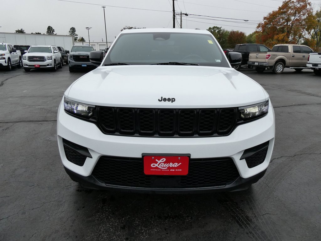 Used 2024 Jeep Grand Cherokee Altitude image 9