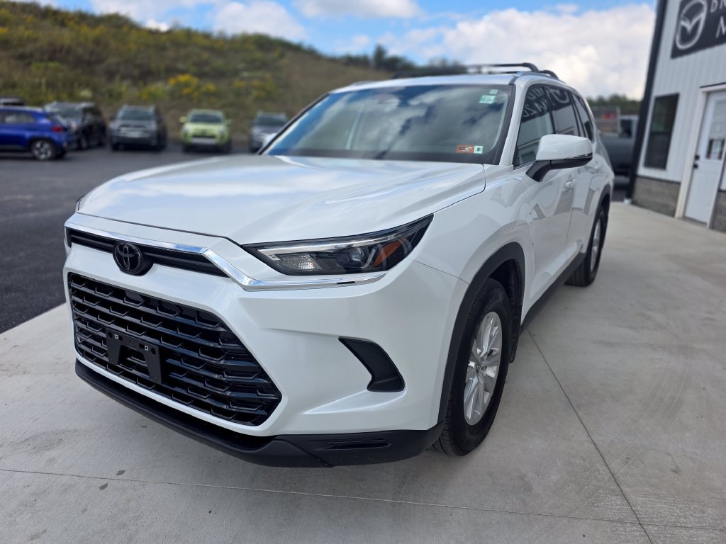 Used 2025 Toyota Grand Highlander FWD image 3