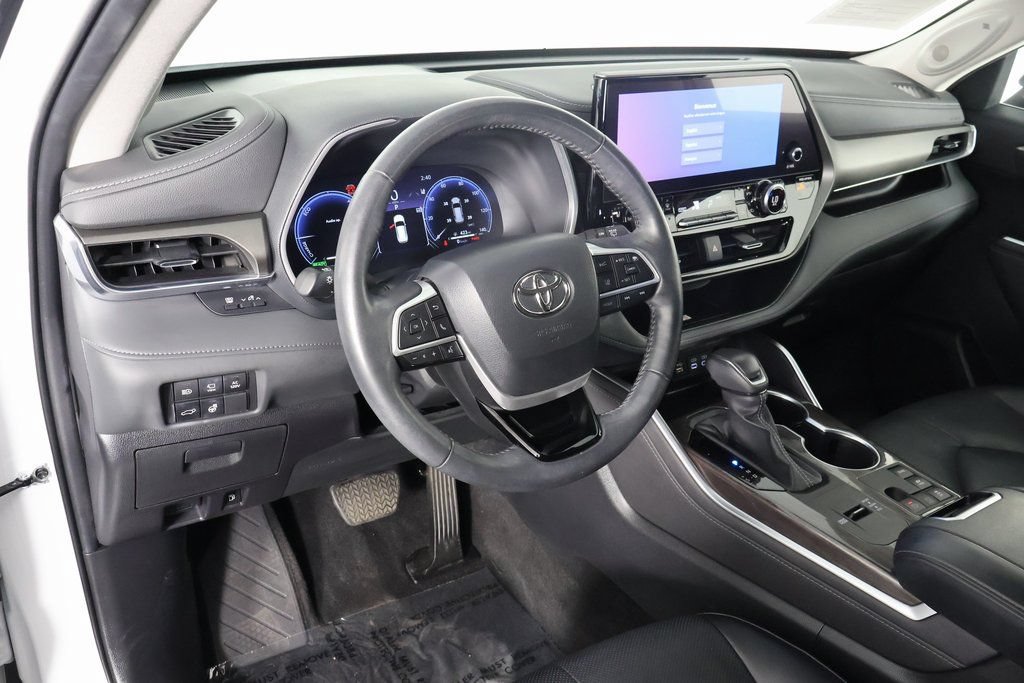 Used 2023 Toyota Highlander Limited AWD/4WD image 7