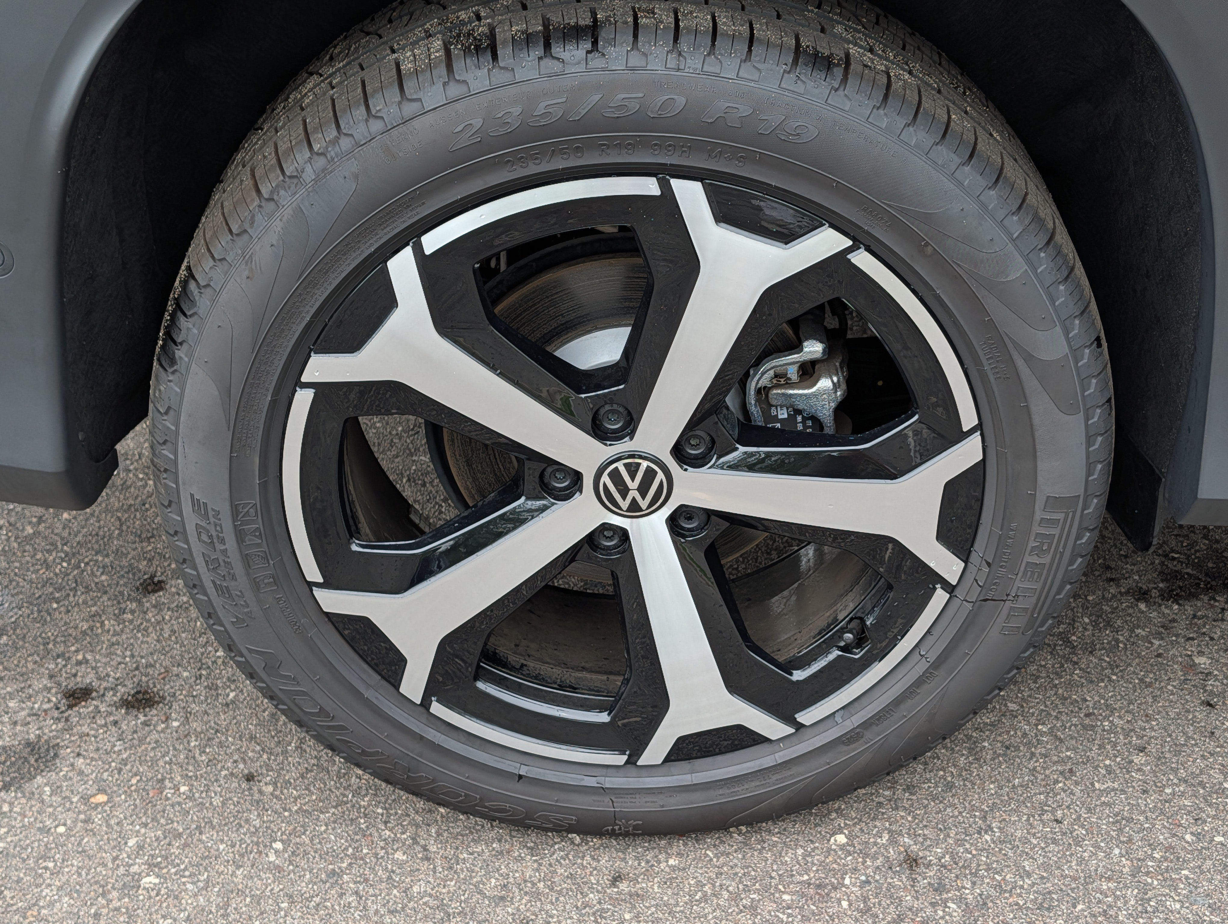 Used 2025 Volkswagen Tiguan SE AWD/4WD image 15