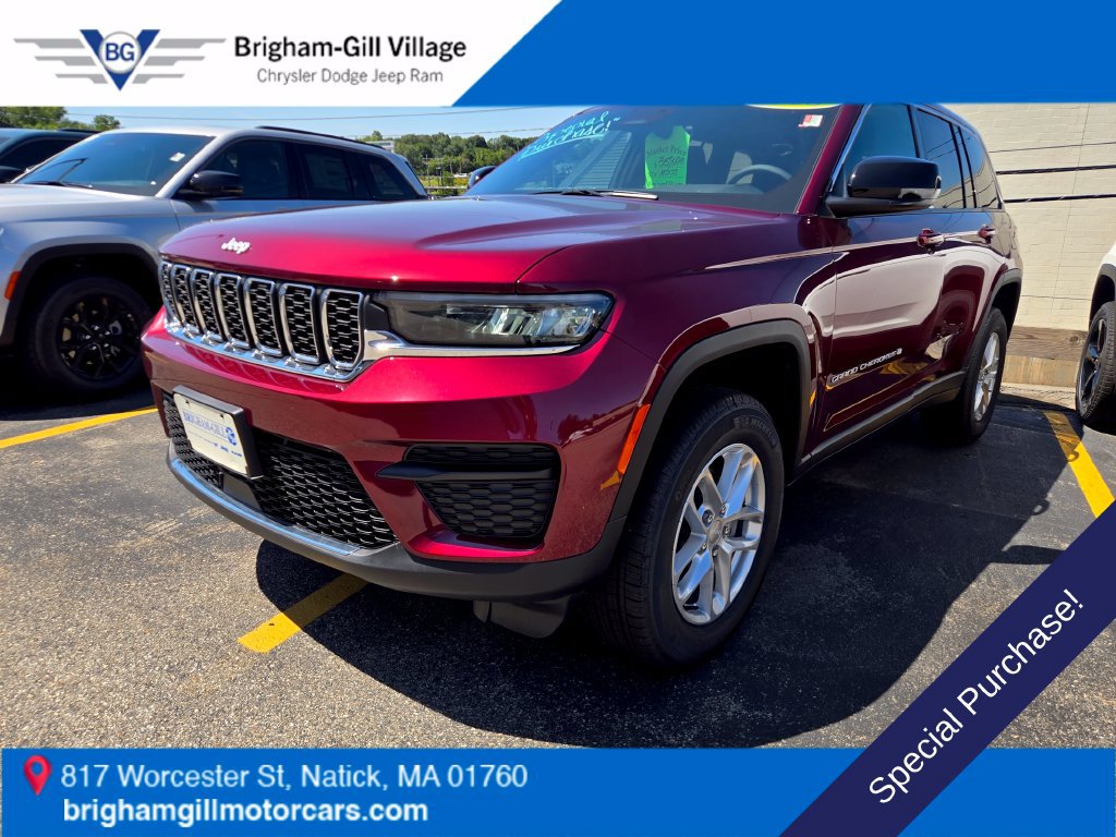 Used 2025 Jeep Grand Cherokee Laredo X w/ Luxury Tech Group I AWD/4WD image 3