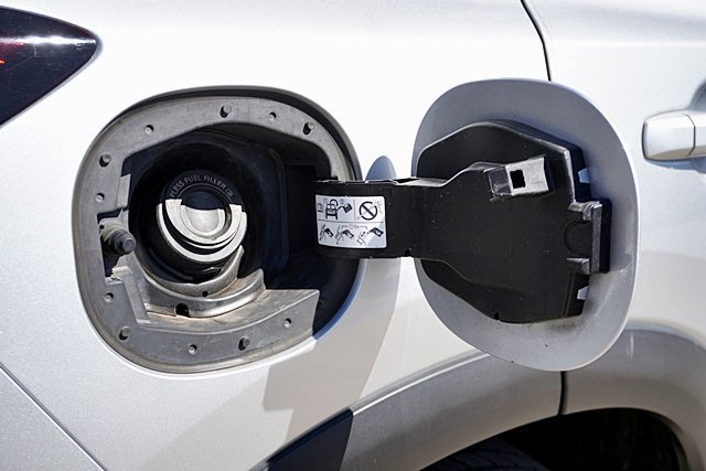 Used 2023 Nissan Rogue SV FWD image 12