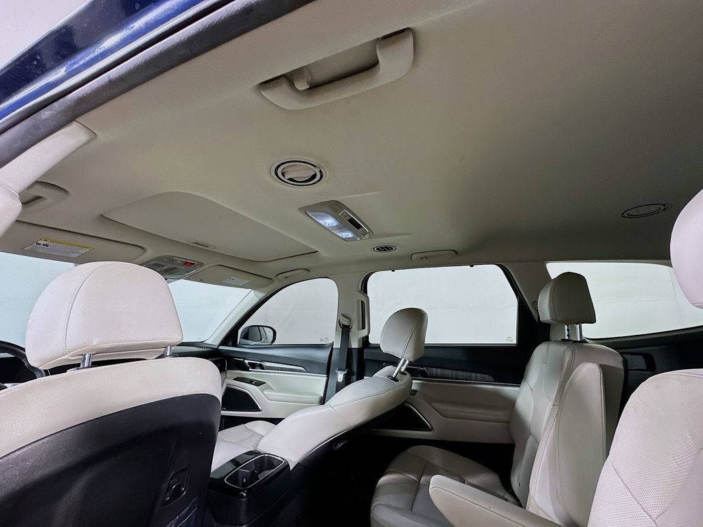 Used 2023 Kia Telluride EX w/ EX Captain's Chair Package image 13