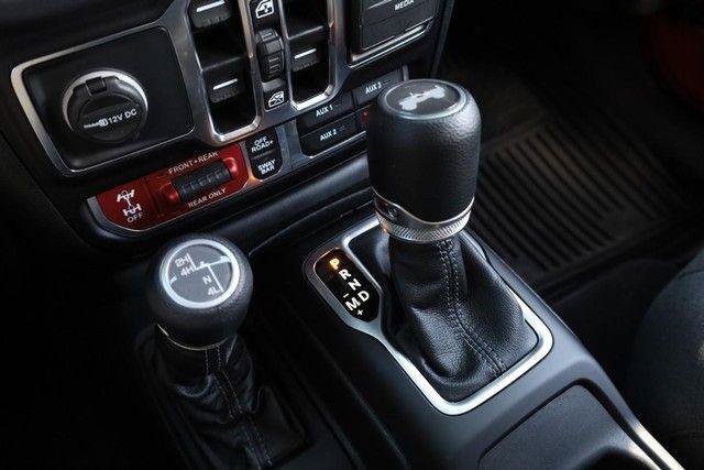 Used 2025 Jeep Wrangler Unlimited Rubicon AWD/4WD image 15