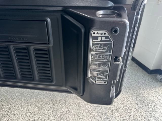 Used 2022 Jeep Wrangler Unlimited Rubicon 4xe w/ Cold Weather Group image 9