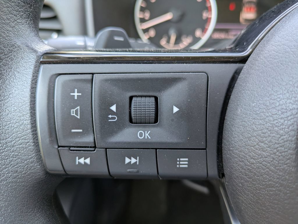 Certified 2023 Nissan Rogue SV FWD image 24