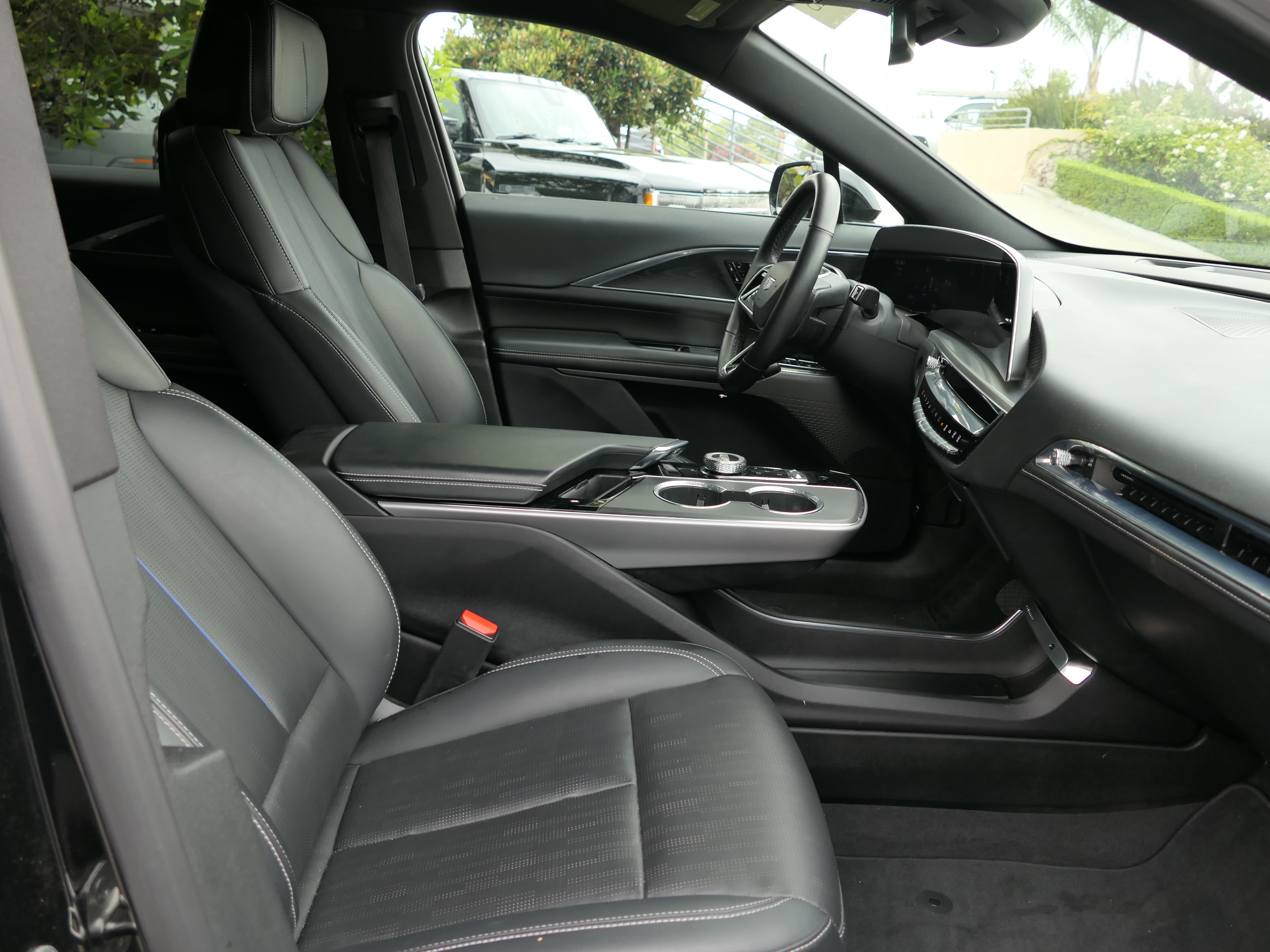 Certified 2024 Cadillac Lyriq Sport AWD/4WD image 28