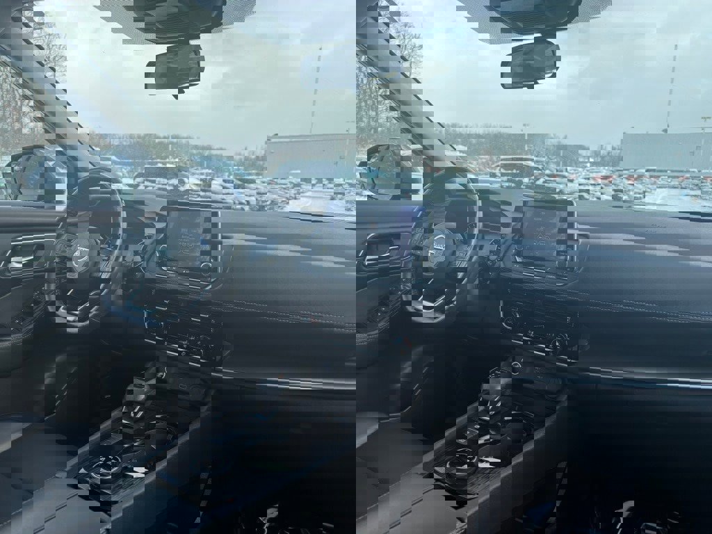 Used 2021 Nissan Rogue SV w/ Premium Package image 18