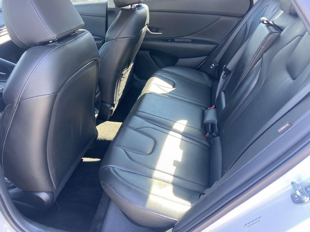 Used 2025 Hyundai Elantra Limited FWD image 15