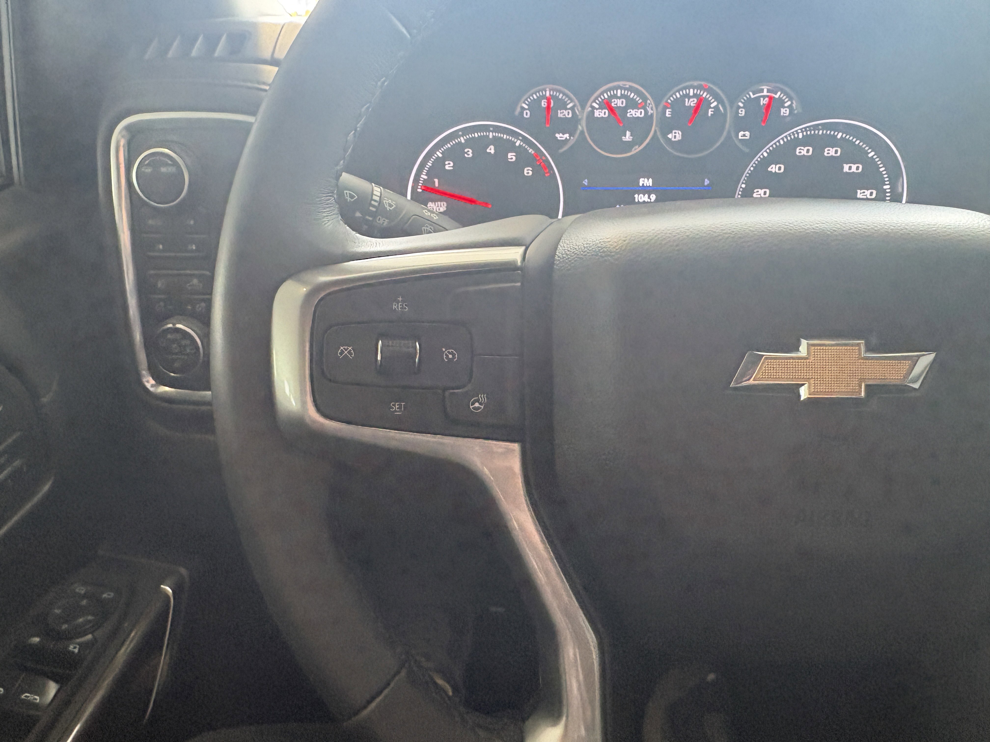 Used 2022 Chevrolet Silverado 1500 LTZ image 12