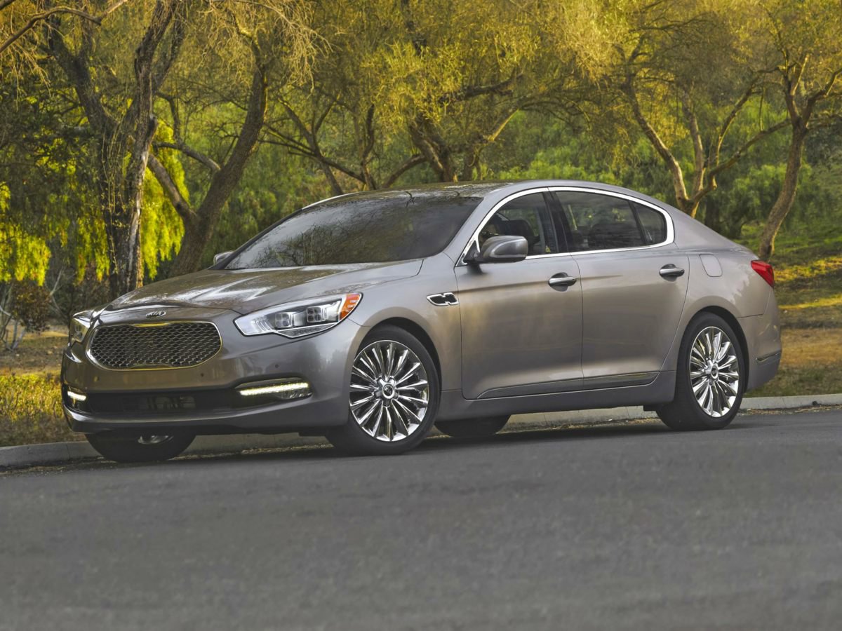 Used 2017 Kia K900 Premium image 1