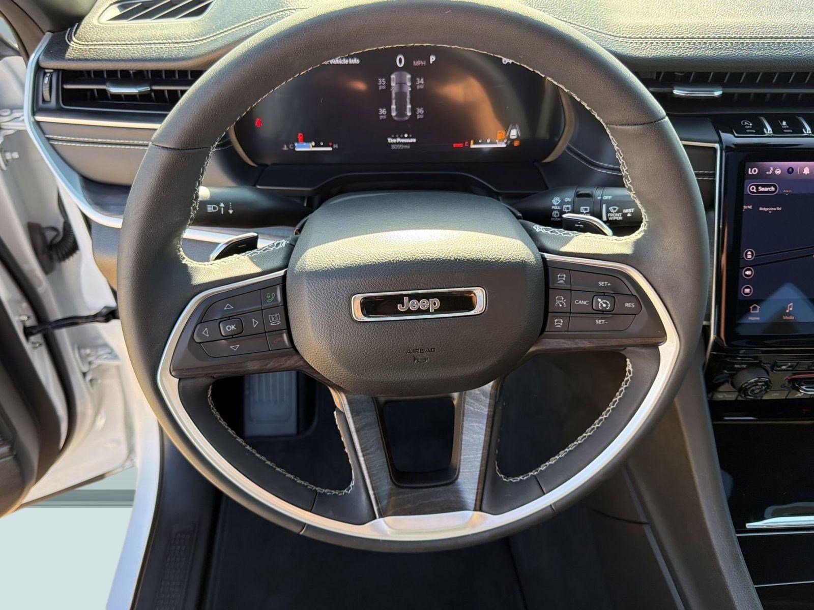 Used 2025 Jeep Grand Cherokee Limited image 16