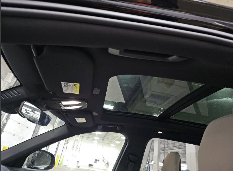 Used 2025 Volvo XC90 B6 Plus image 11