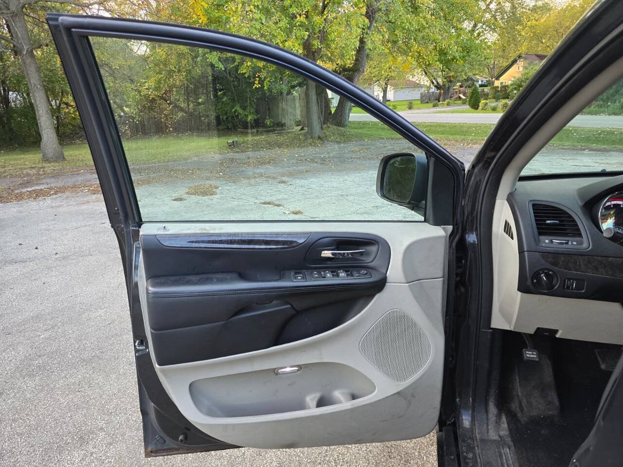 Used 2011 Dodge Grand Caravan Express w/ PWR Window Group FWD image 16