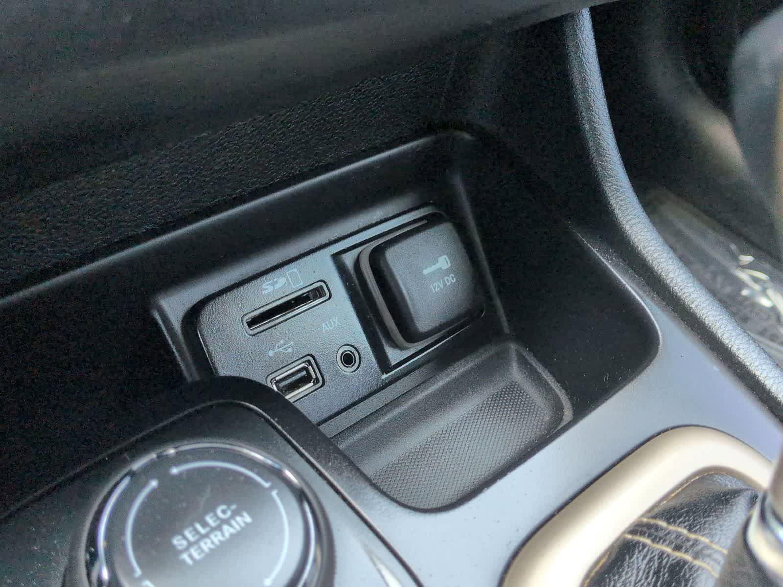 Used 2015 Jeep Cherokee Sport AWD/4WD image 30