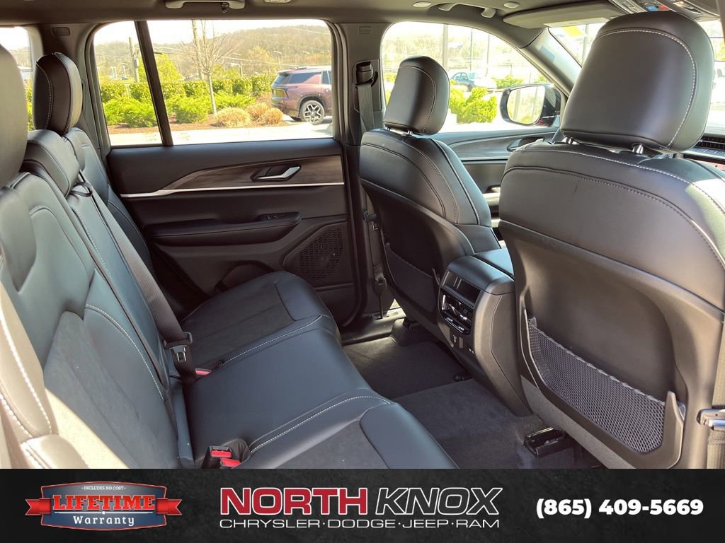 New 2026 Jeep Grand Cherokee Altitude image 25