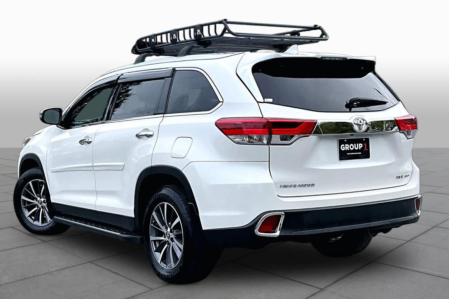 Used 2019 Toyota Highlander XLE AWD/4WD image 12
