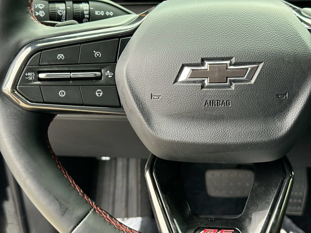 Used 2025 Chevrolet Traverse RS FWD image 17