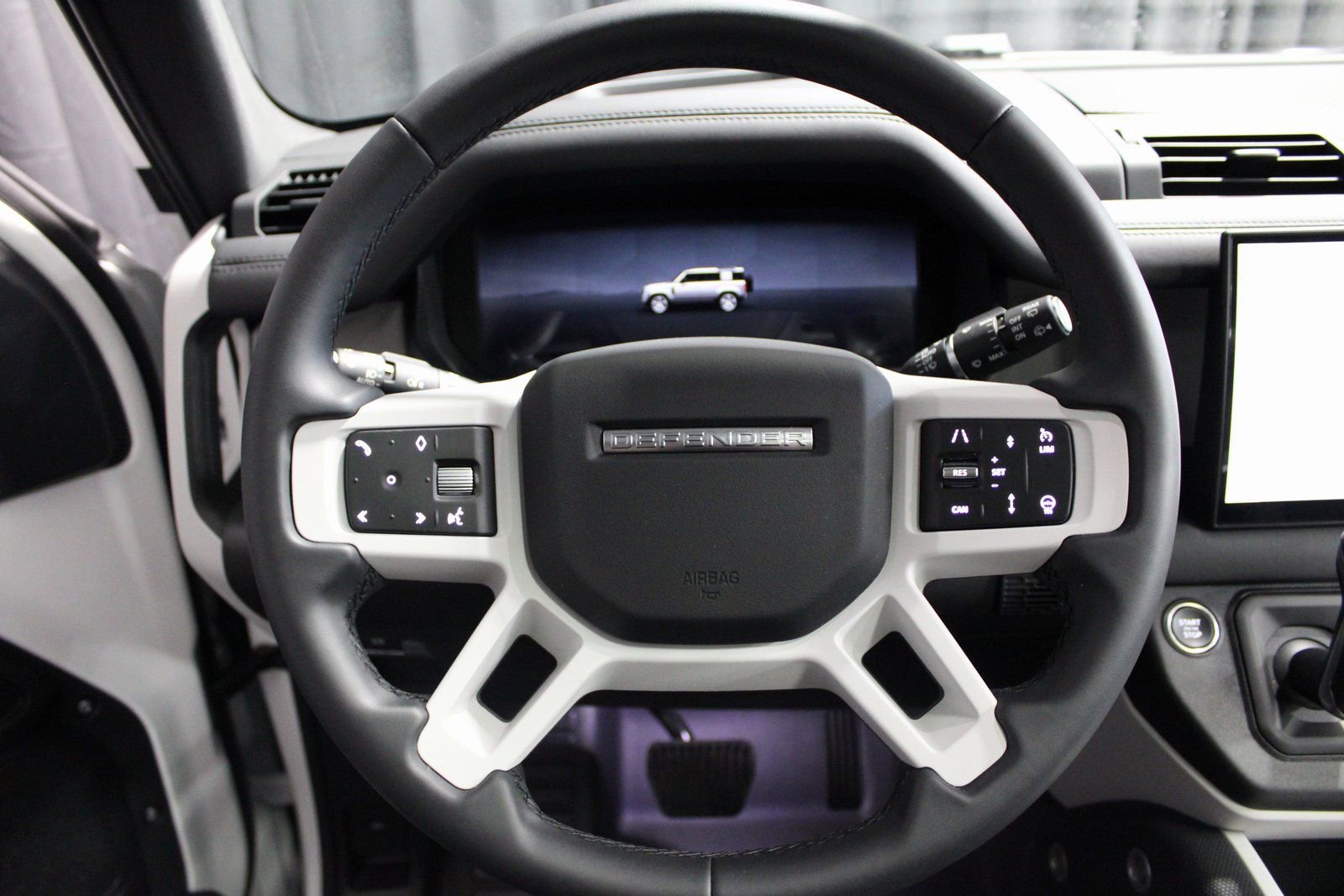 Used 2025 Land Rover Defender 110 S image 26
