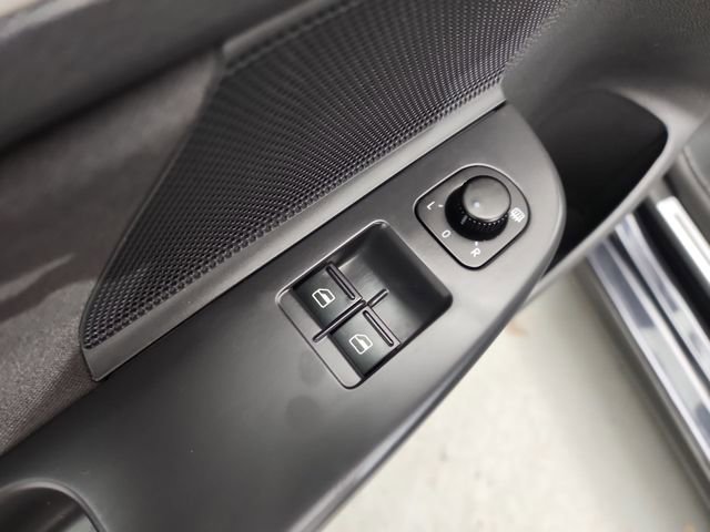 Used 2009 Volkswagen GTI 2-Door image 19