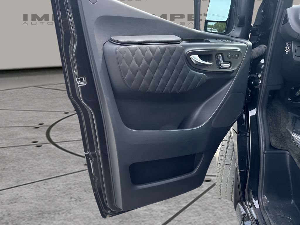 Used 2024 Mercedes-Benz Sprinter 3500 image 29