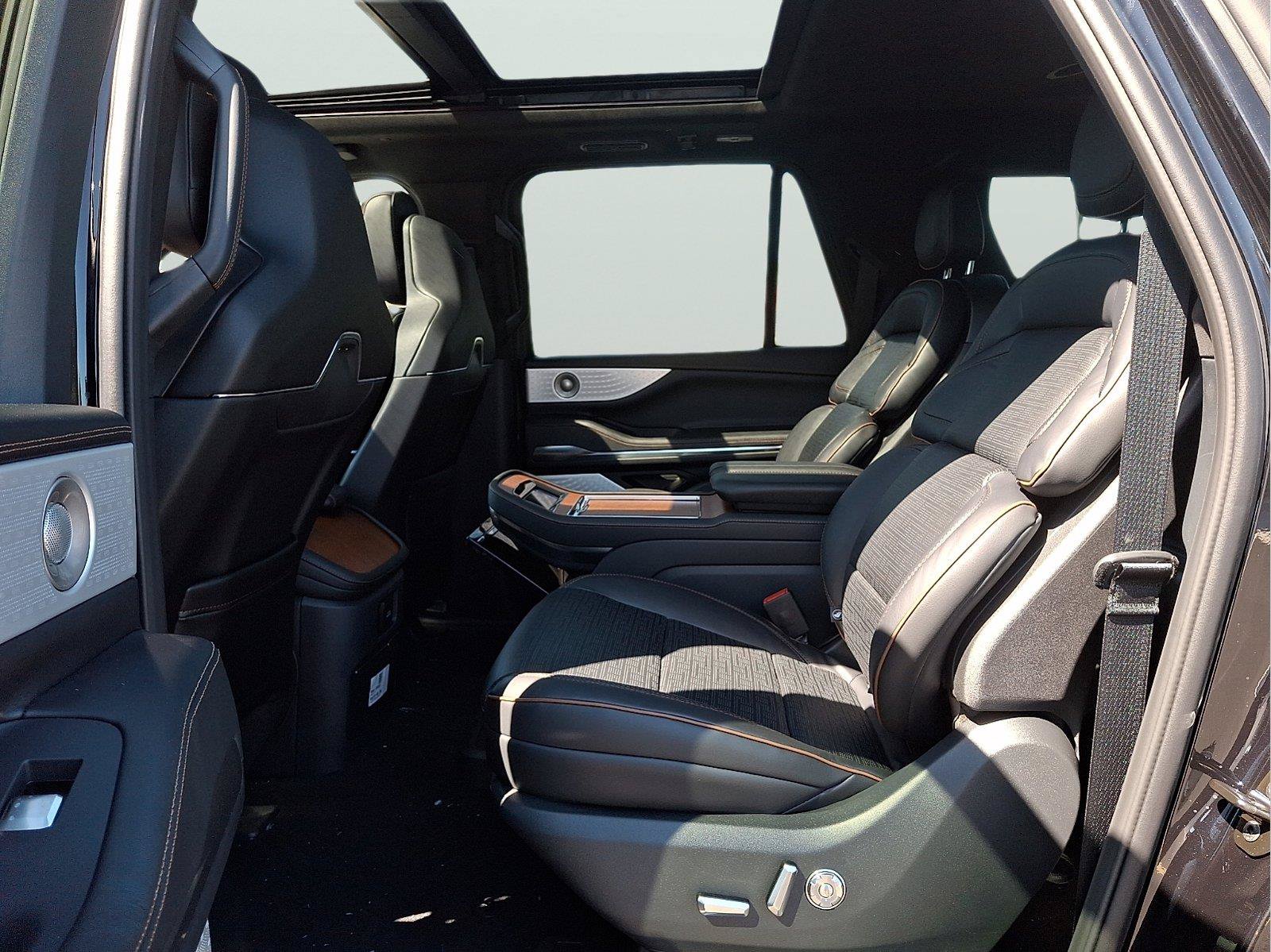 New 2026 Lincoln Navigator L Black Label AWD/4WD image 5