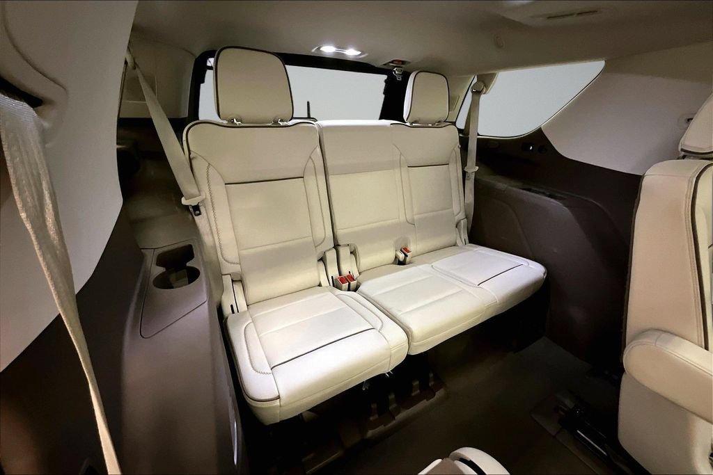 Used 2022 GMC Yukon Denali w/ Denali Premium Package AWD/4WD image 26