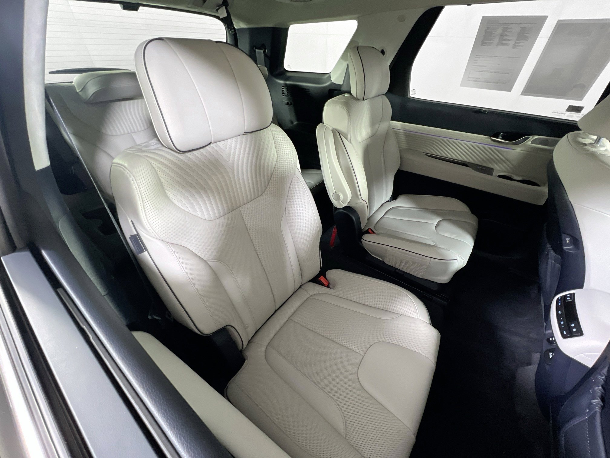 Used 2023 Hyundai Palisade Calligraphy image 28