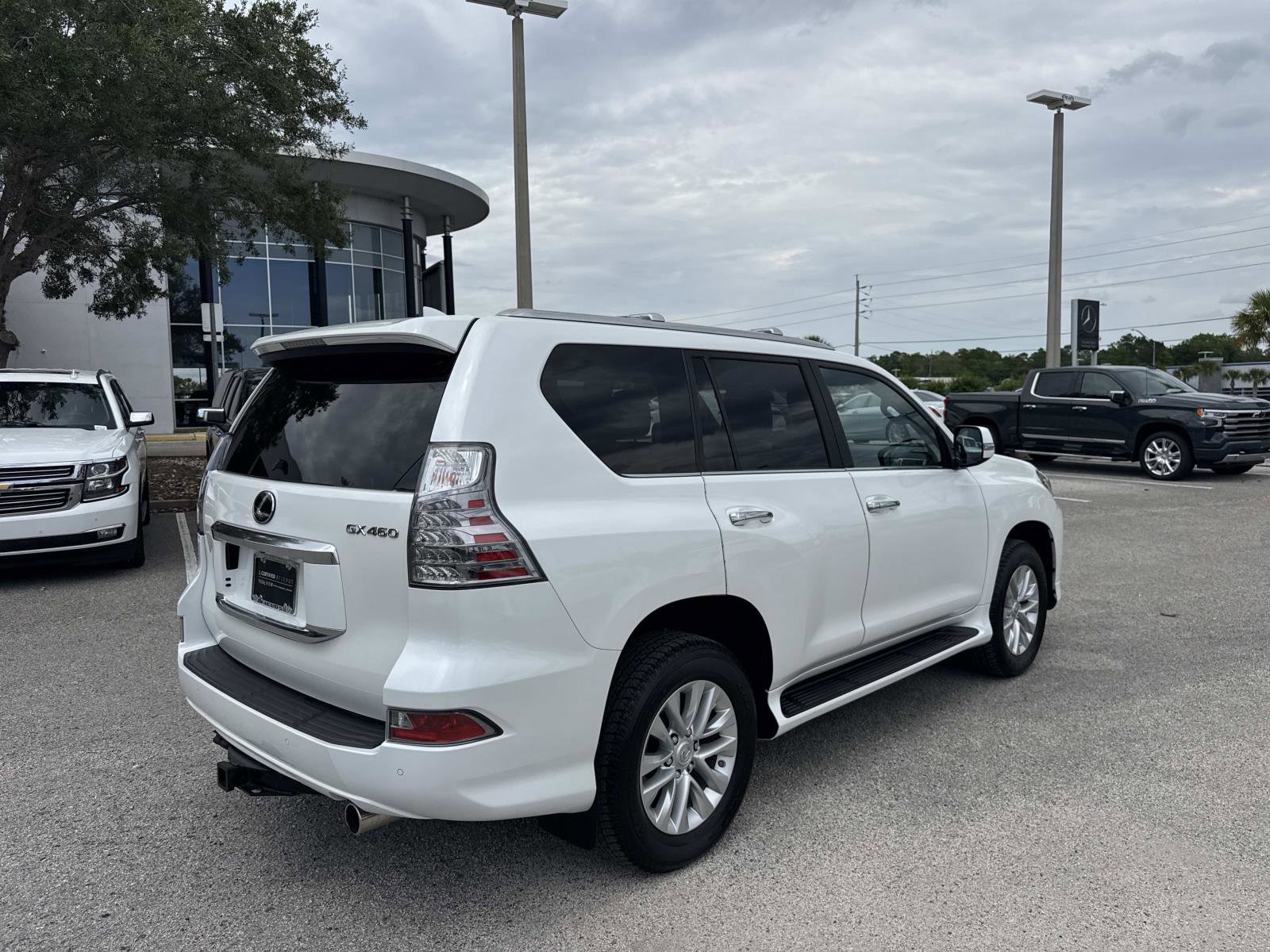 Certified 2022 Lexus GX 460 Premium w/ Premium Package AWD/4WD image 3