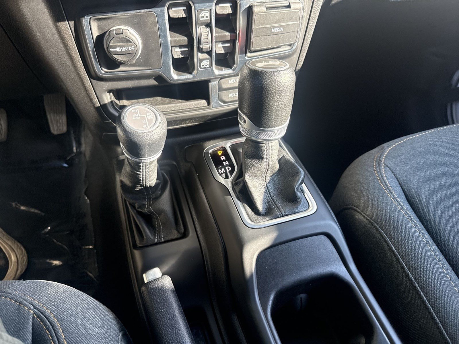 Used 2024 Jeep Wrangler Unlimited Sahara w/ Technology Group AWD/4WD image 20