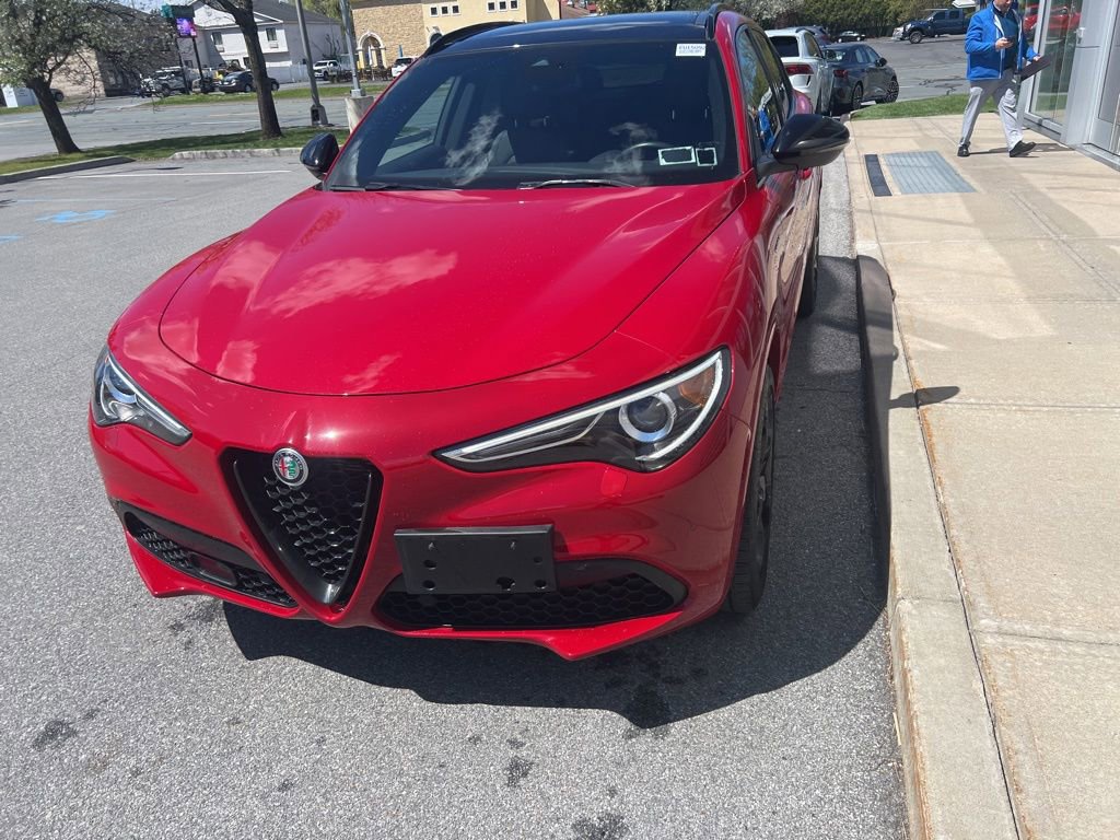 Used 2023 Alfa Romeo Stelvio Veloce AWD/4WD image 46