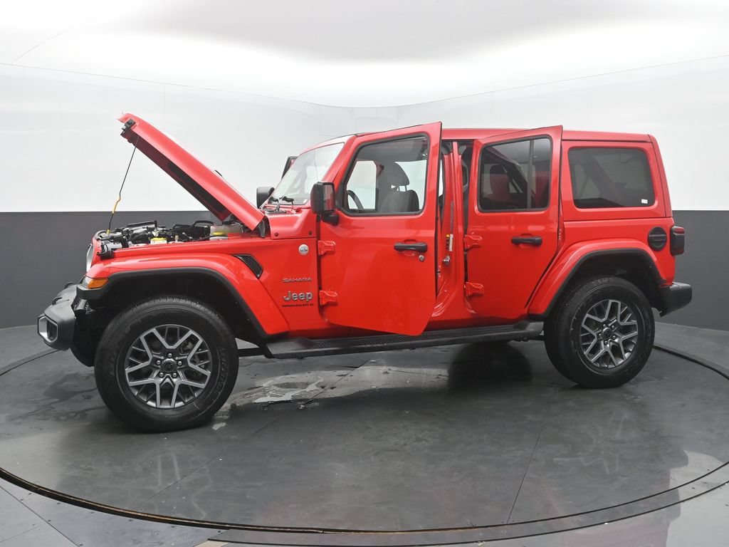 Used 2024 Jeep Wrangler Unlimited Sahara w/ Technology Group AWD/4WD image 59