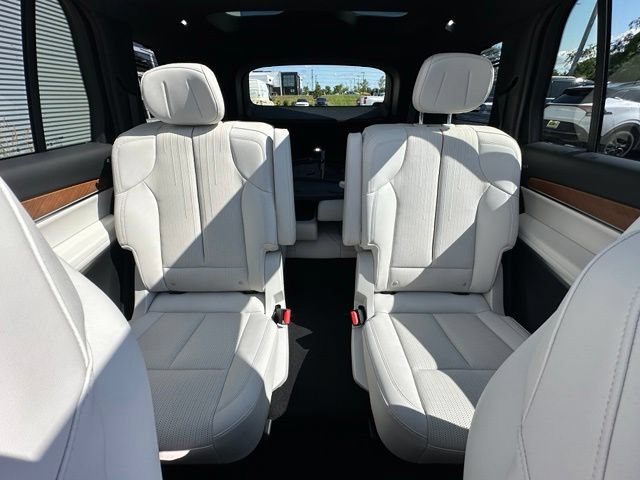 Used 2026 Cadillac Vistiq Luxury w/ LPO, Floor Liner Package AWD/4WD image 27
