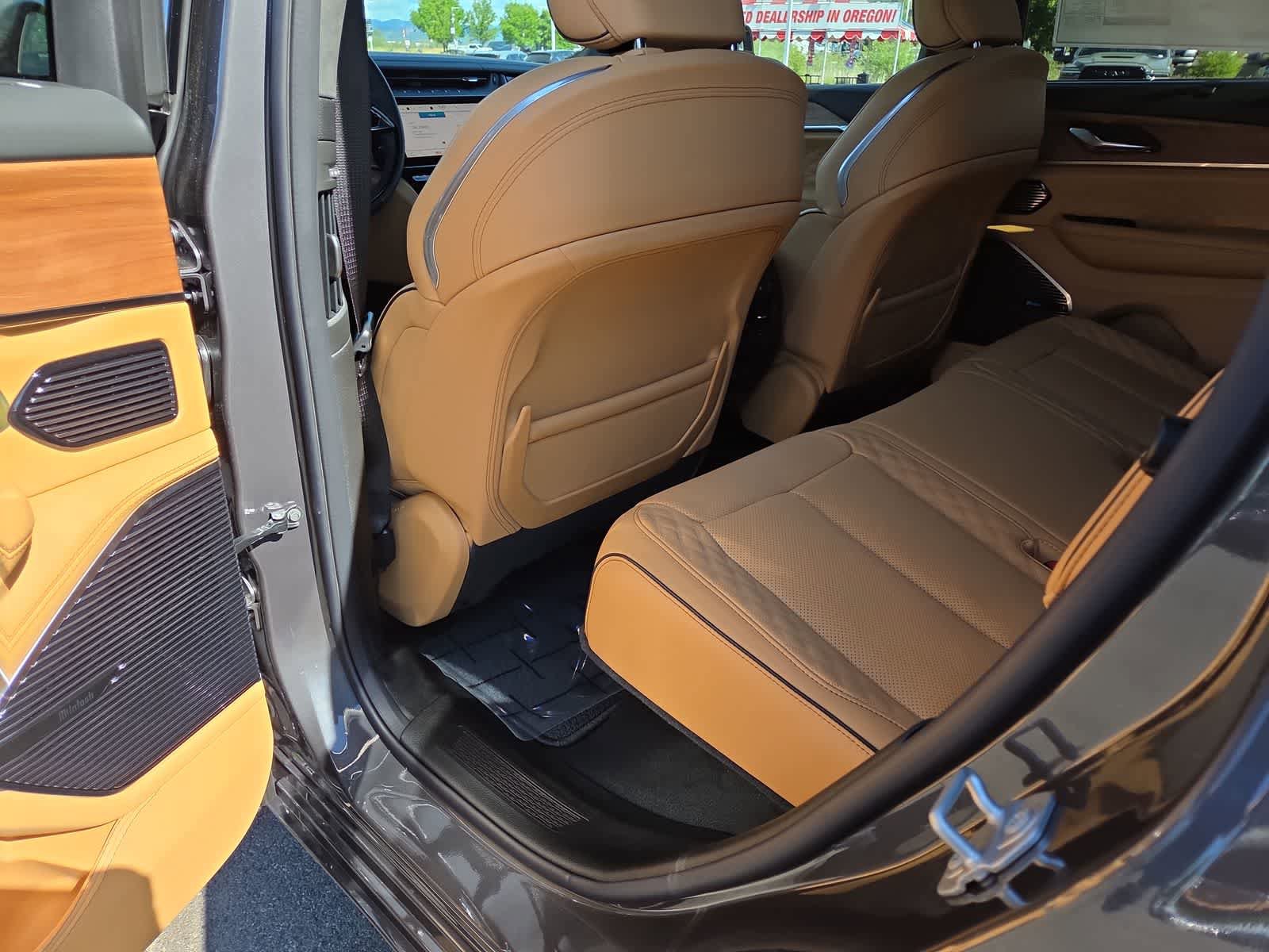 New 2026 Jeep Grand Cherokee Summit AWD/4WD image 20